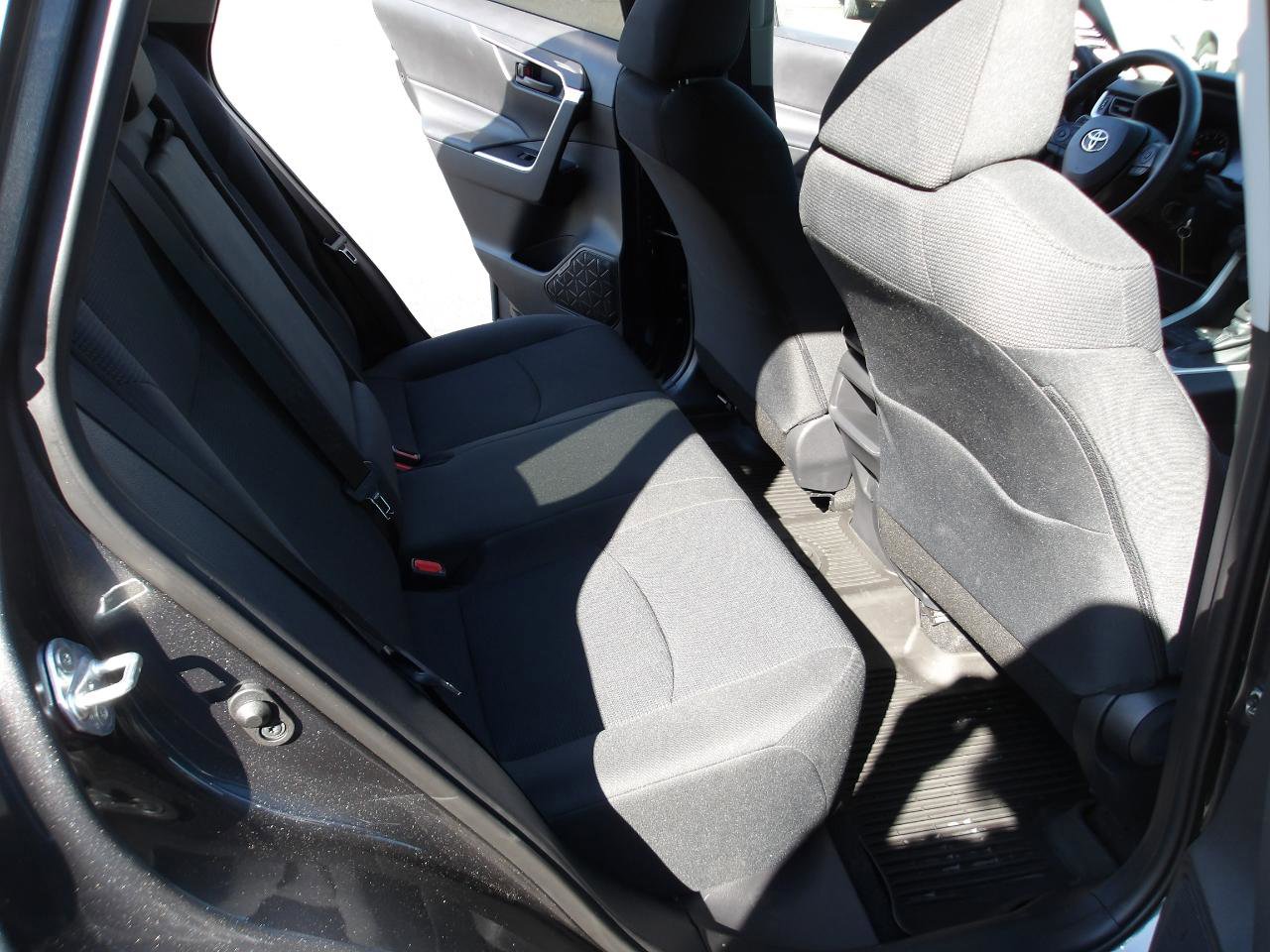 Used 2020 Toyota RAV4 LE w/ All Weather Liner Package AWD/4WD image 12