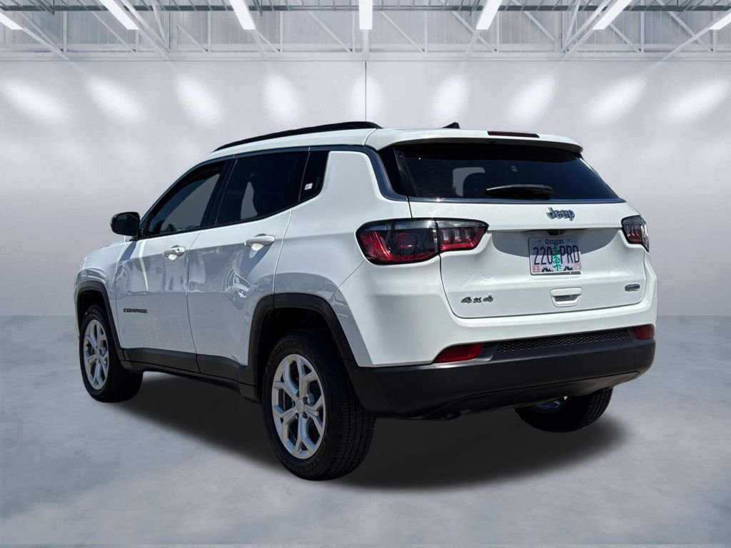 Used 2024 Jeep Compass Latitude AWD/4WD image 4