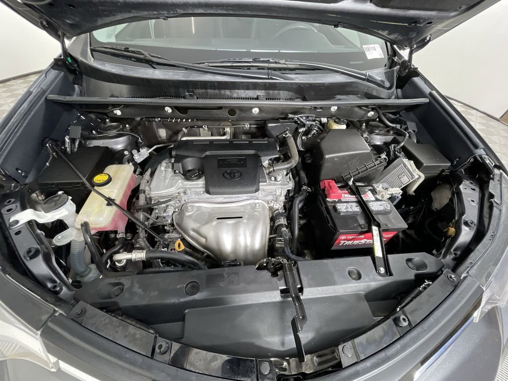 Used 2018 Toyota RAV4 LE w/ Carpet Mat Package image 27