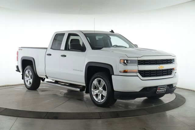 Used 2018 Chevrolet Silverado 1500 Custom w/ Custom Convenience Package AWD/4WD image 2
