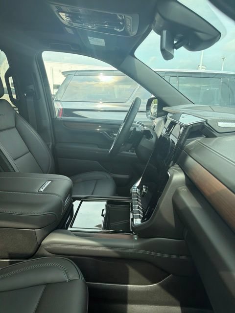 New 2026 GMC Yukon XL Denali w/ Sun & Power Step Package AWD/4WD image 4