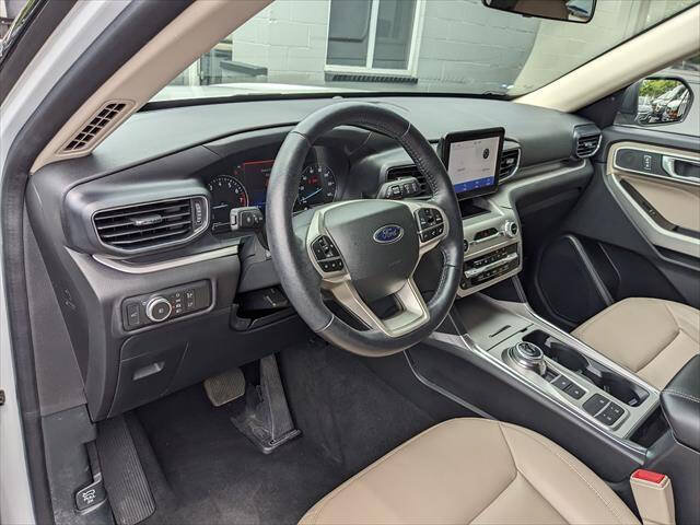 Used 2022 Ford Explorer XLT w/ Equipment Group 202A RWD image 8