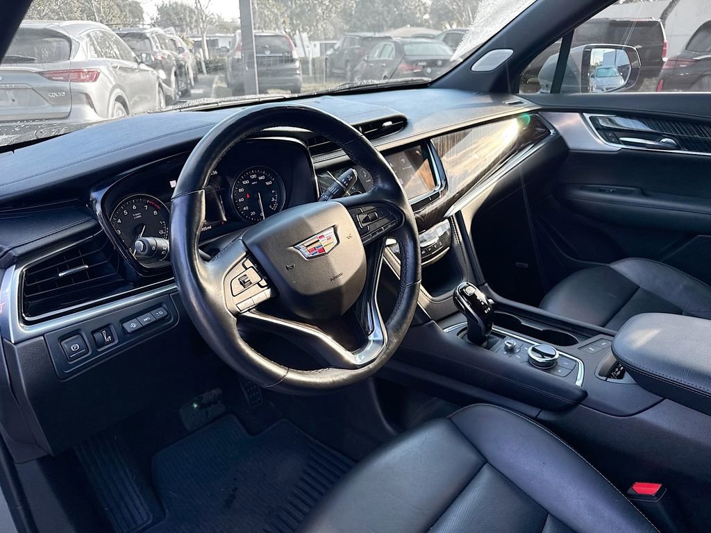 Used 2023 Cadillac XT6 Premium Luxury w/ Technology Package FWD image 10