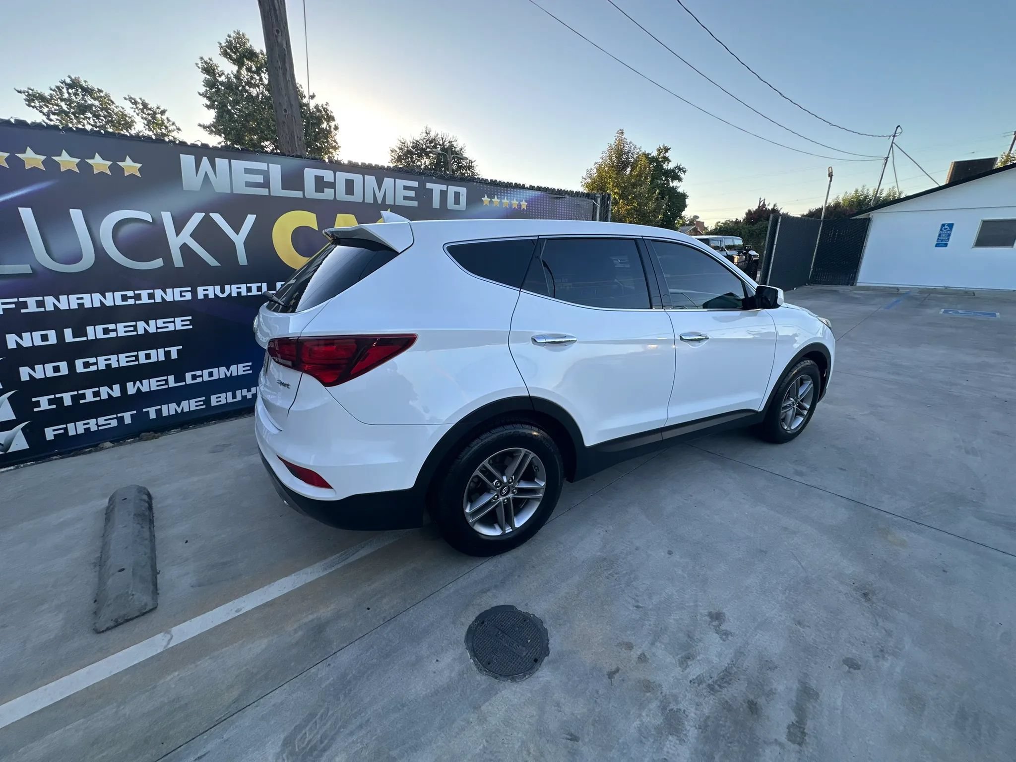 Used 2017 Hyundai Santa Fe Sport FWD image 4