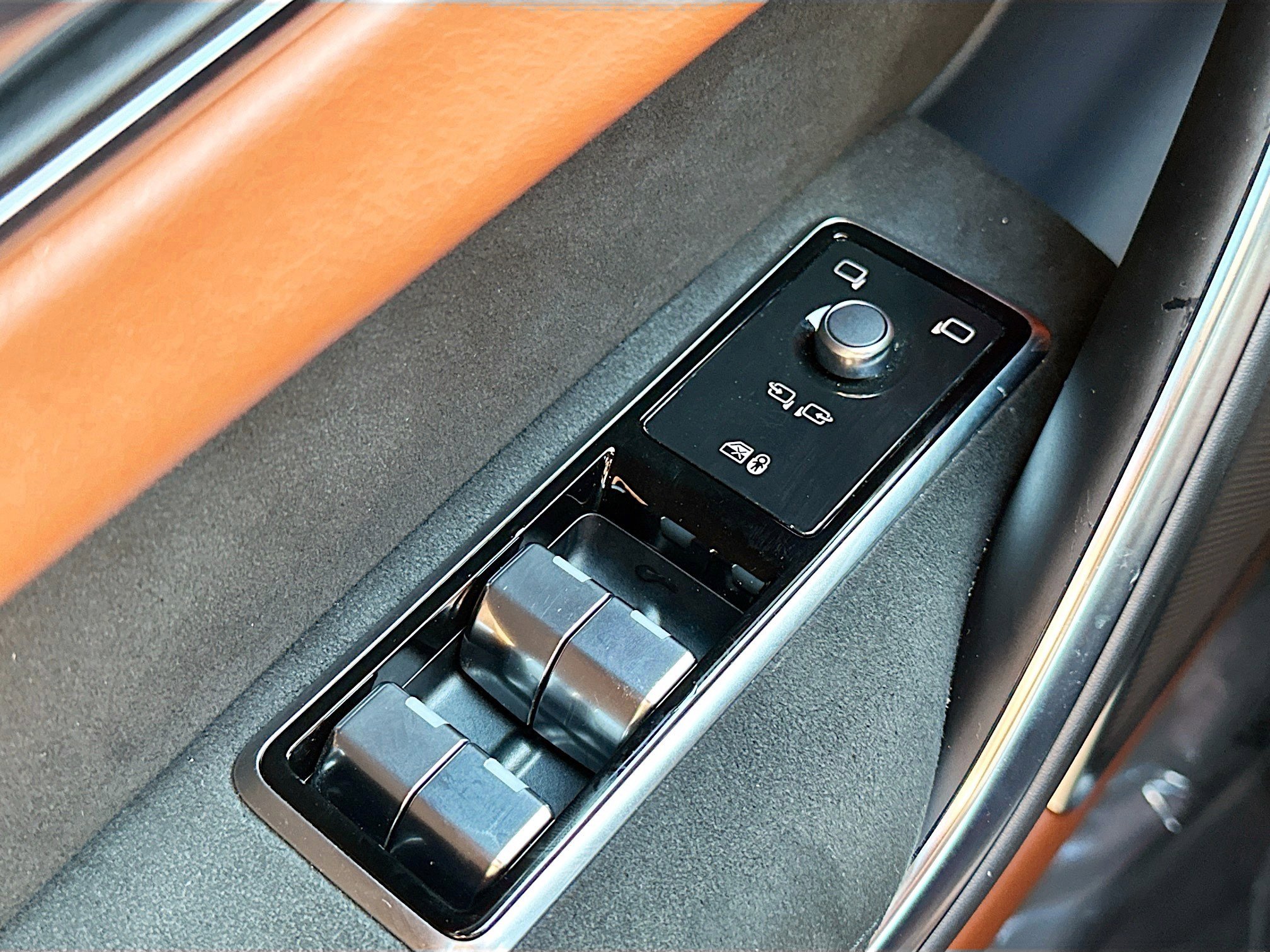 Used 2021 Jaguar F-PACE SVR image 18