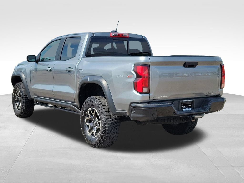 Used 2025 Chevrolet Colorado ZR2 w/ Technology Package AWD/4WD image 4