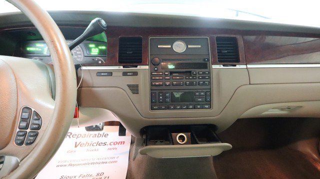 Used 2003 Lincoln Town Car Executive RWD image 13