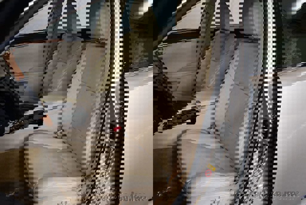 Used 2013 Lexus ES 300h image 8