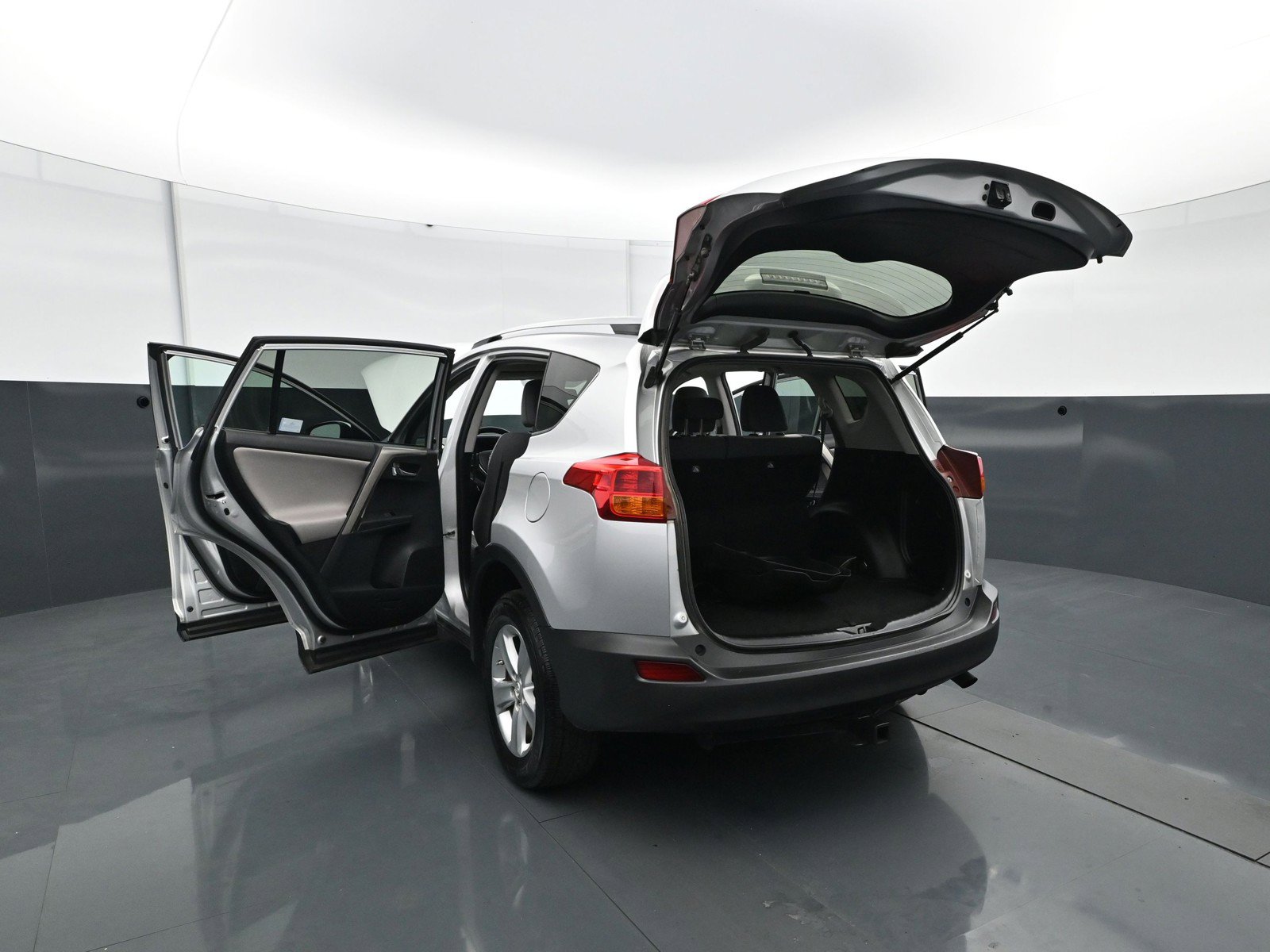 Used 2014 Toyota RAV4 XLE AWD/4WD image 30