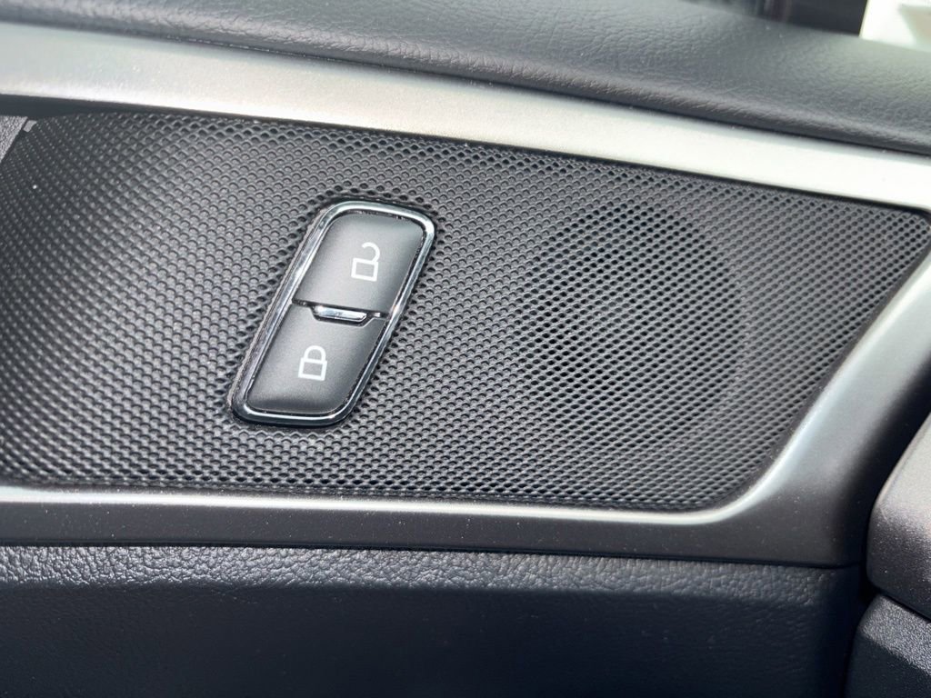 Used 2019 Ford Fusion SE image 45