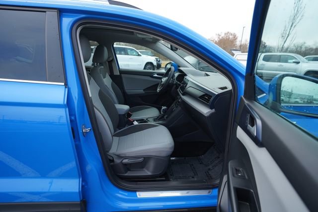 Used 2023 Volkswagen Taos SE w/ Panoramic Sunroof Package image 20