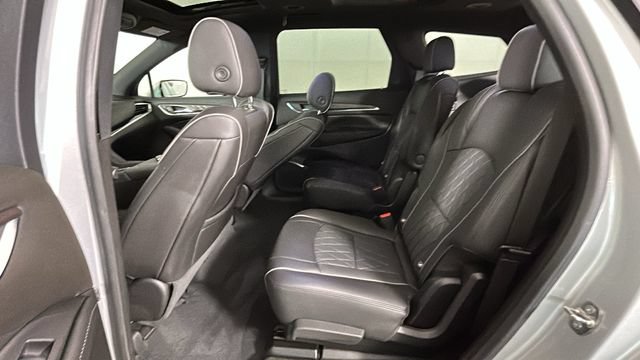 Used 2022 Buick Enclave Avenir w/ Avenir Technology Package AWD/4WD image 26