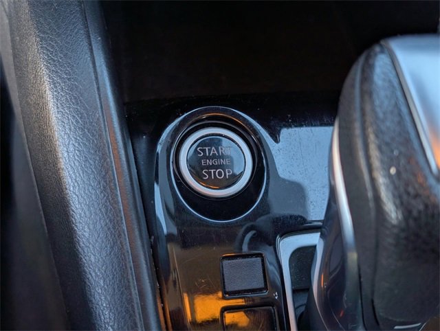 Used 2020 Nissan Versa SR w/ Convenience Package image 21