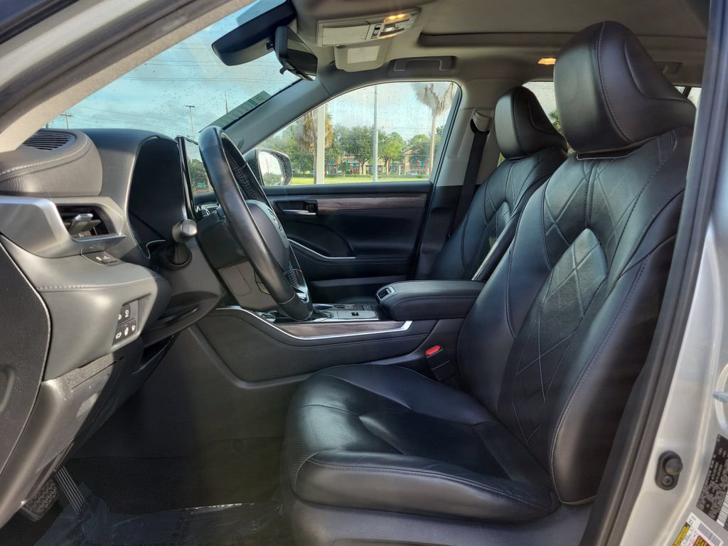Used 2021 Toyota Highlander Platinum FWD image 13