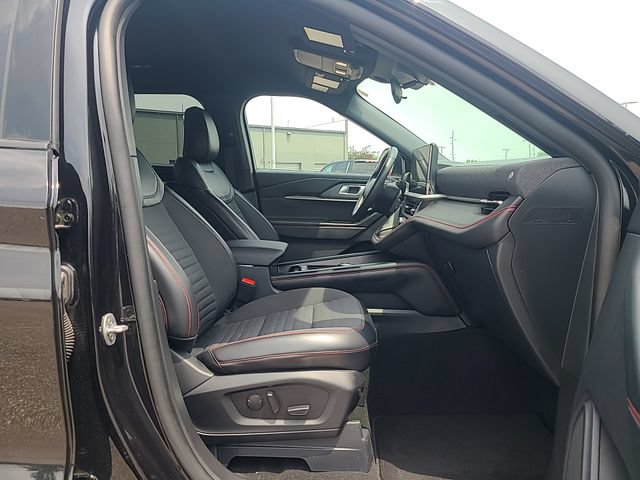 Used 2025 Ford Explorer ST-Line w/ ST-Line Street Pack AWD/4WD image 31