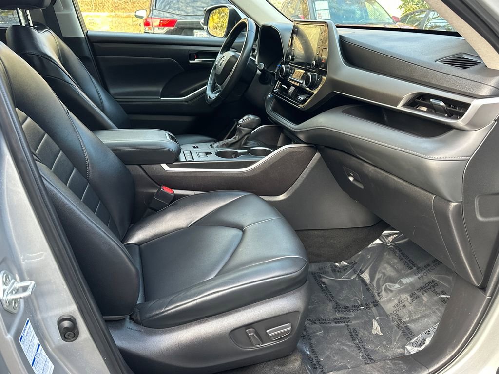 Used 2022 Toyota Highlander XLE image 13