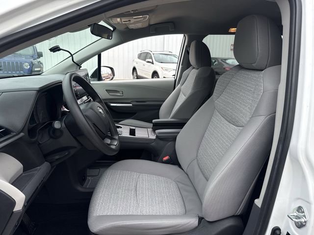 Used 2023 Toyota Sienna LE FWD image 25