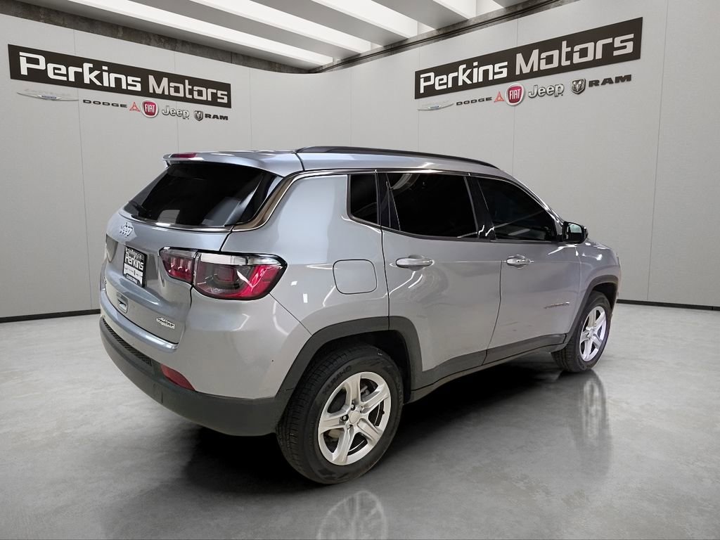Used 2024 Jeep Compass Latitude image 6
