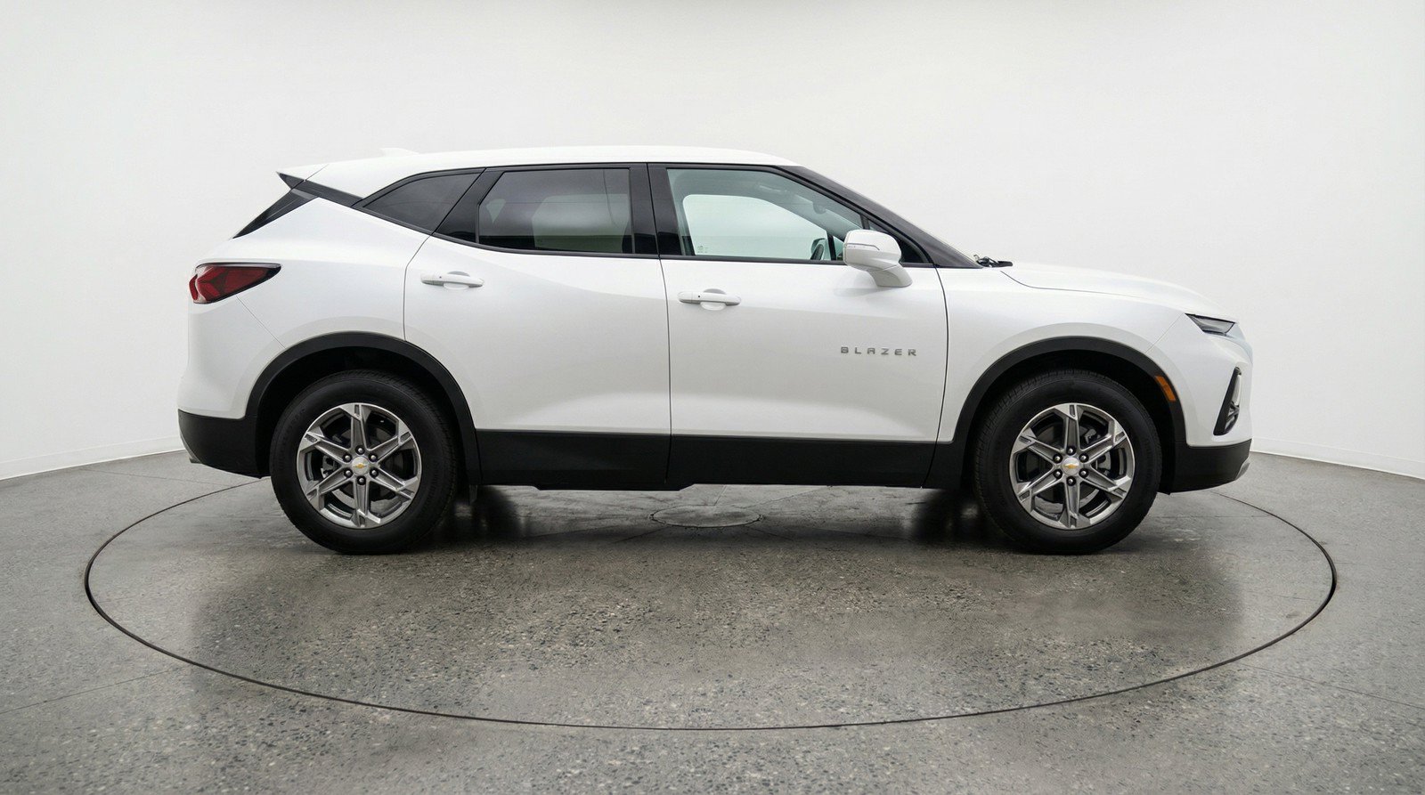 Used 2025 Chevrolet Blazer LT FWD image 11