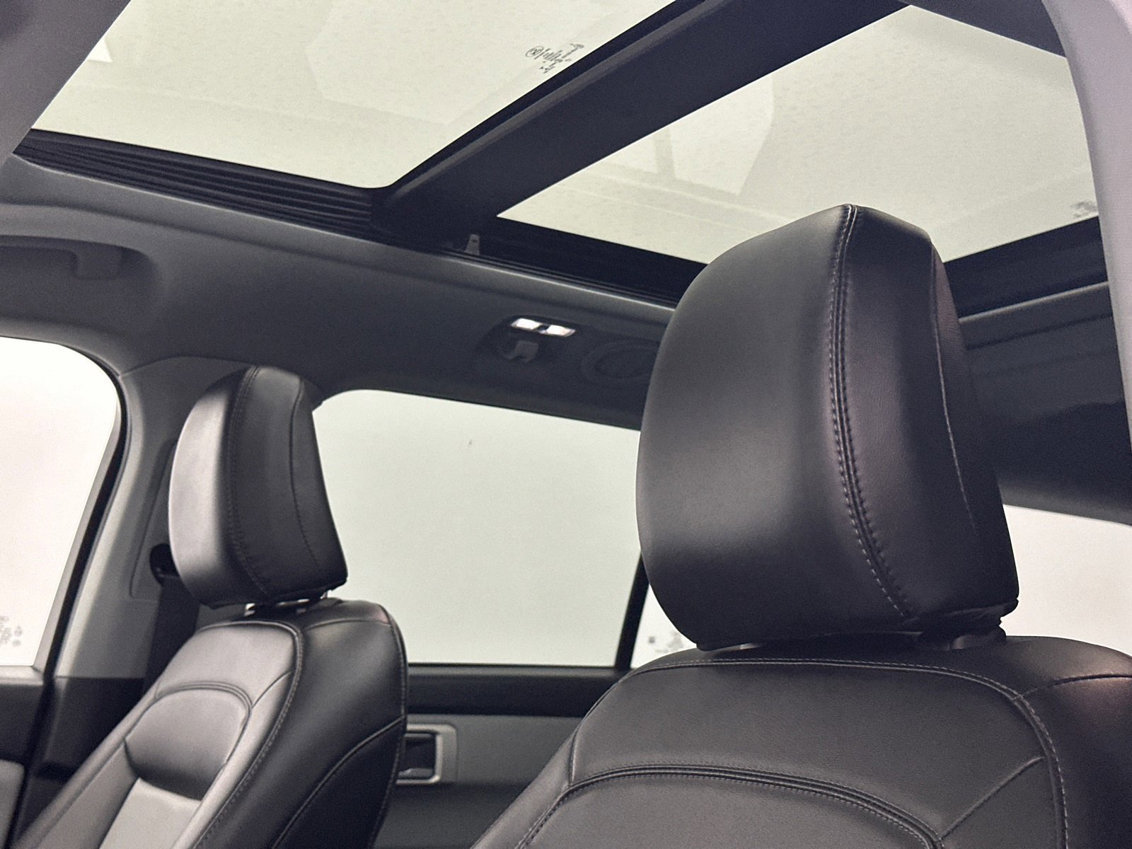 Used 2022 Ford Explorer XLT w/ Equipment Group 202A image 17