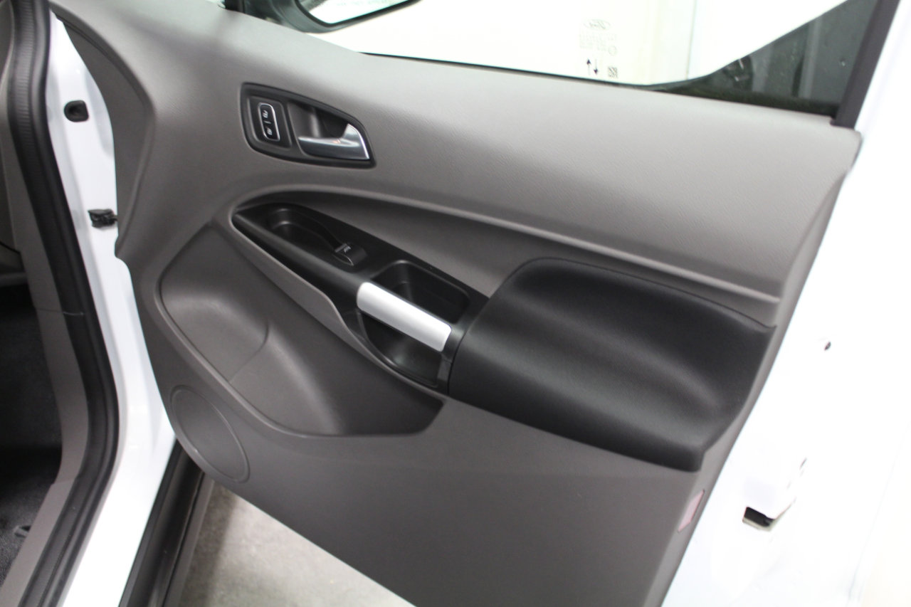 Used 2023 Ford Transit Connect XLT image 24