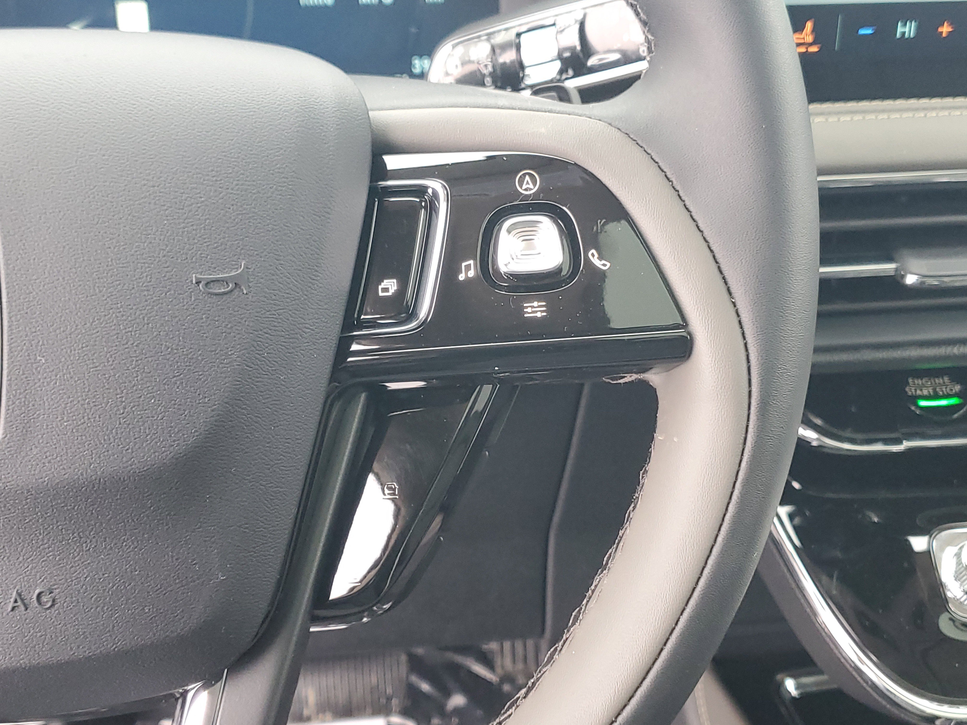 New 2026 Lincoln Corsair Premiere image 18