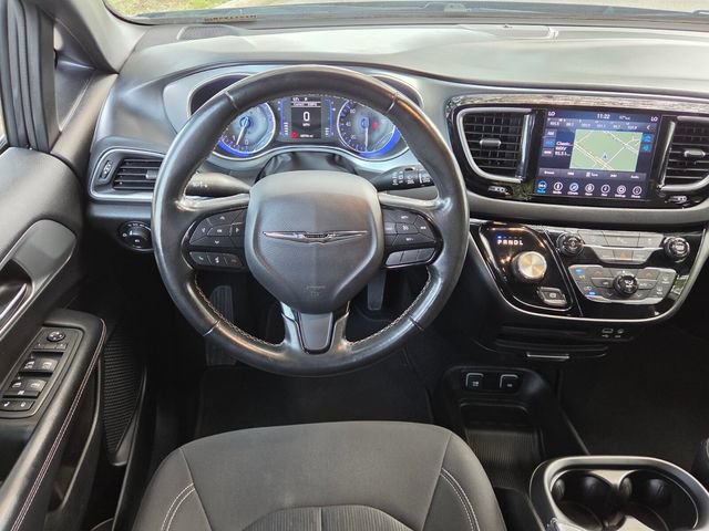 Used 2019 Chrysler Pacifica Touring Plus w/ S Appearance Package FWD image 11