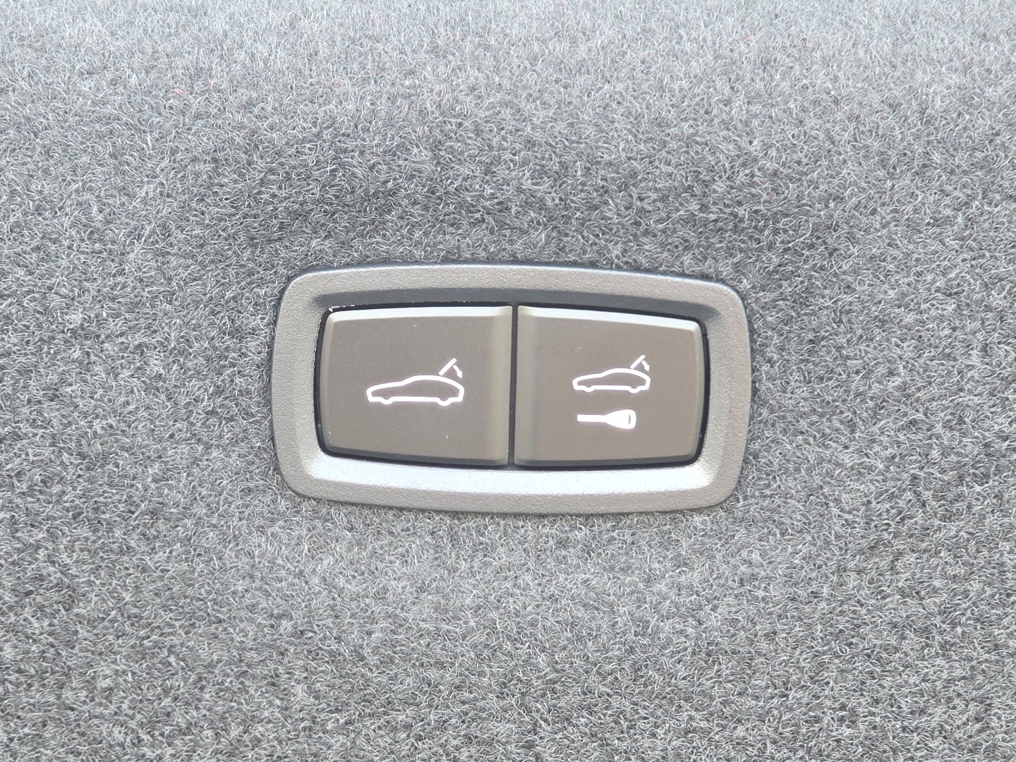 Used 2026 Porsche Taycan 4S image 24