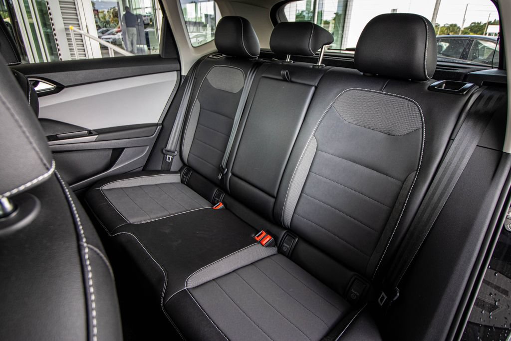 Certified 2023 Volkswagen Taos SE w/ Panoramic Sunroof Package FWD image 27