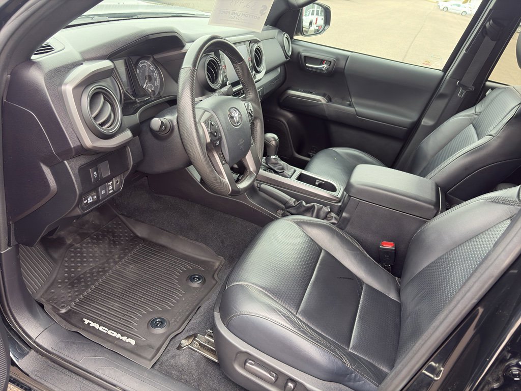 Used 2020 Toyota Tacoma TRD Sport w/ TRD Premium Sport Package image 9