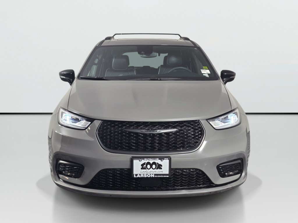 Used 2025 Chrysler Pacifica Limited FWD image 9
