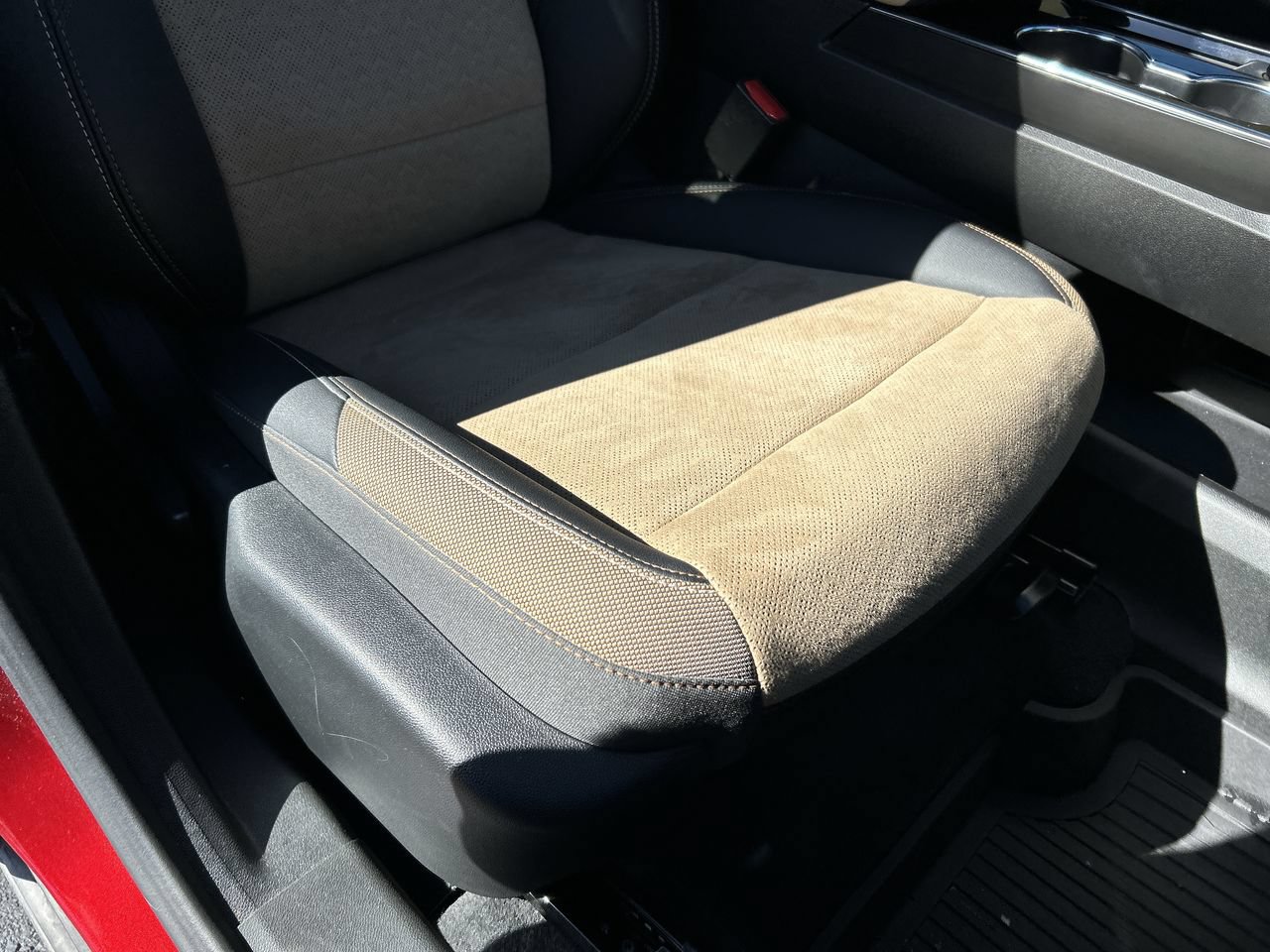 Used 2026 Chevrolet Equinox ACTIV w/ LPO, Floor Liner Package AWD/4WD image 15