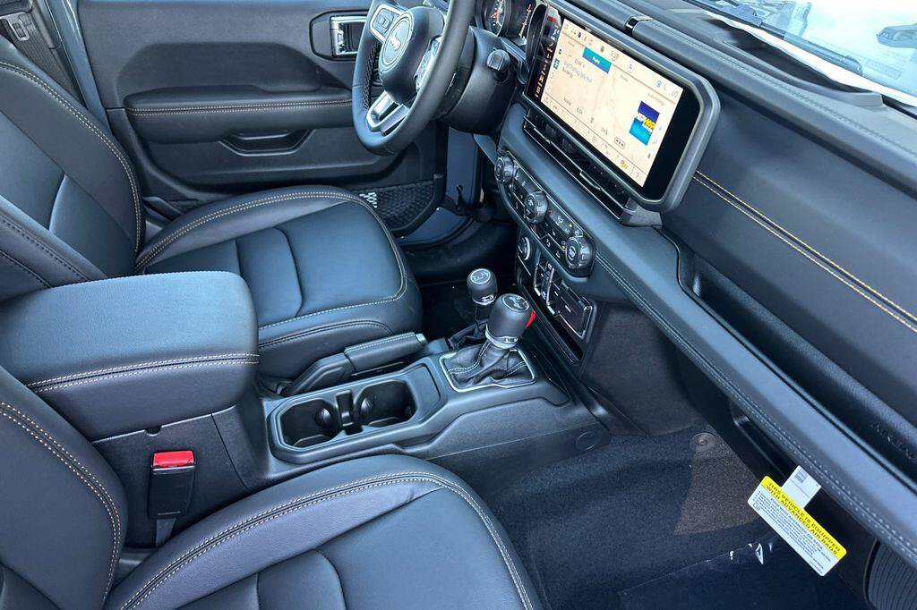 New 2026 Jeep Wrangler Unlimited Sahara AWD/4WD image 16