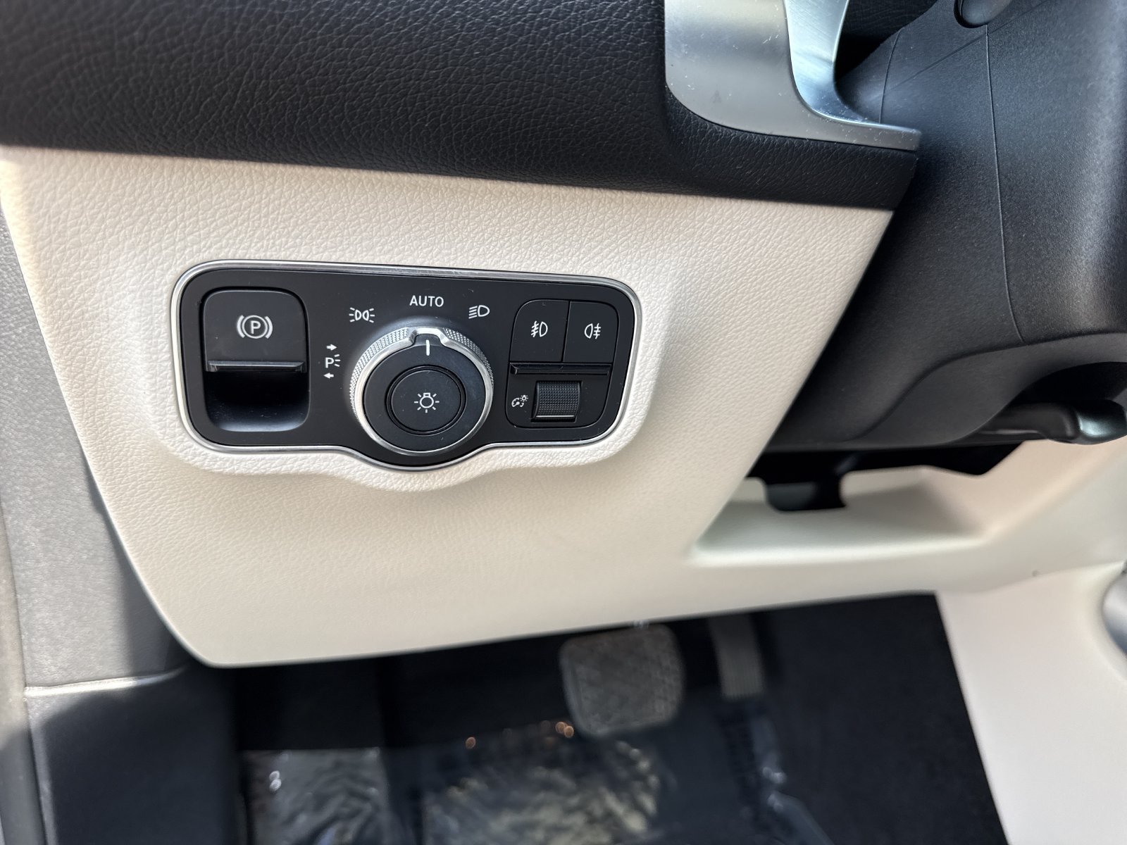 Certified 2022 Mercedes-Benz GLB 250 image 42
