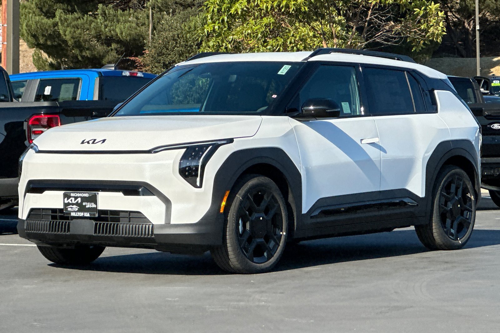 New 2027 Kia EV3 Wind FWD image 8