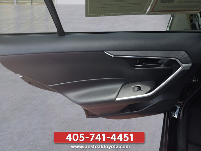 Used 2021 Toyota RAV4 LE AWD/4WD image 28