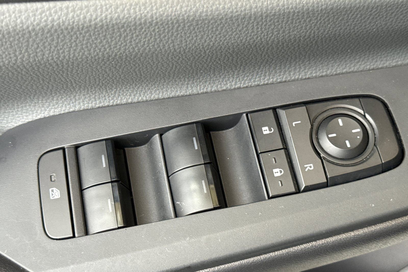 Used 2025 Toyota Prius LE image 13