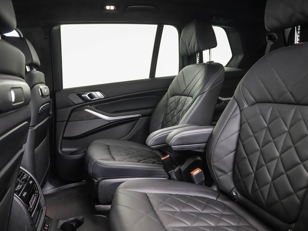 Used 2024 BMW X7 xDrive40i w/ Executive Package image 22