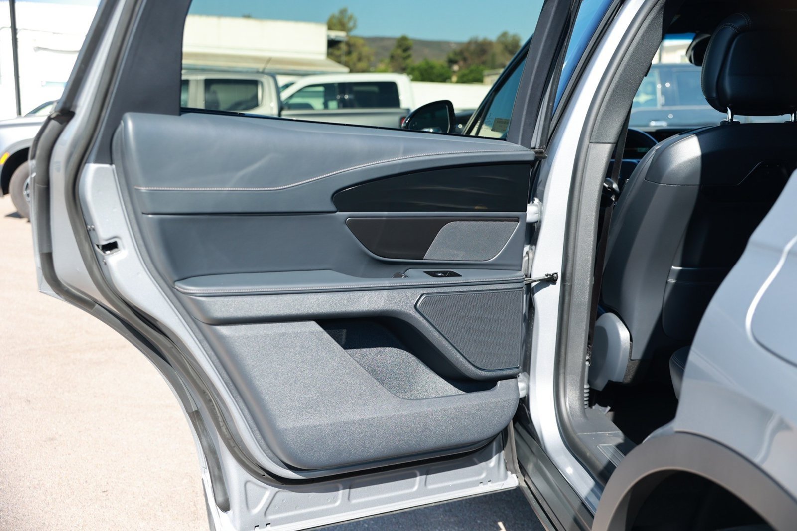 Used 2024 Lincoln Nautilus Premier w/ Jet Appearance Package AWD/4WD image 42
