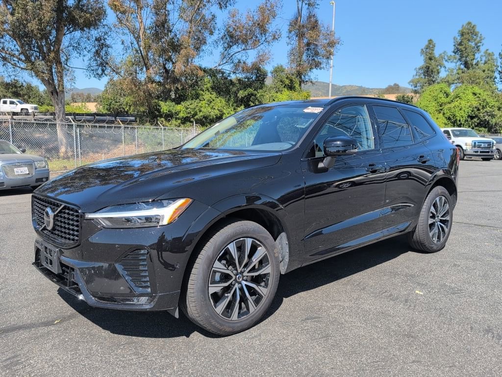 Used 2025 Volvo XC60 B5 Plus image 1