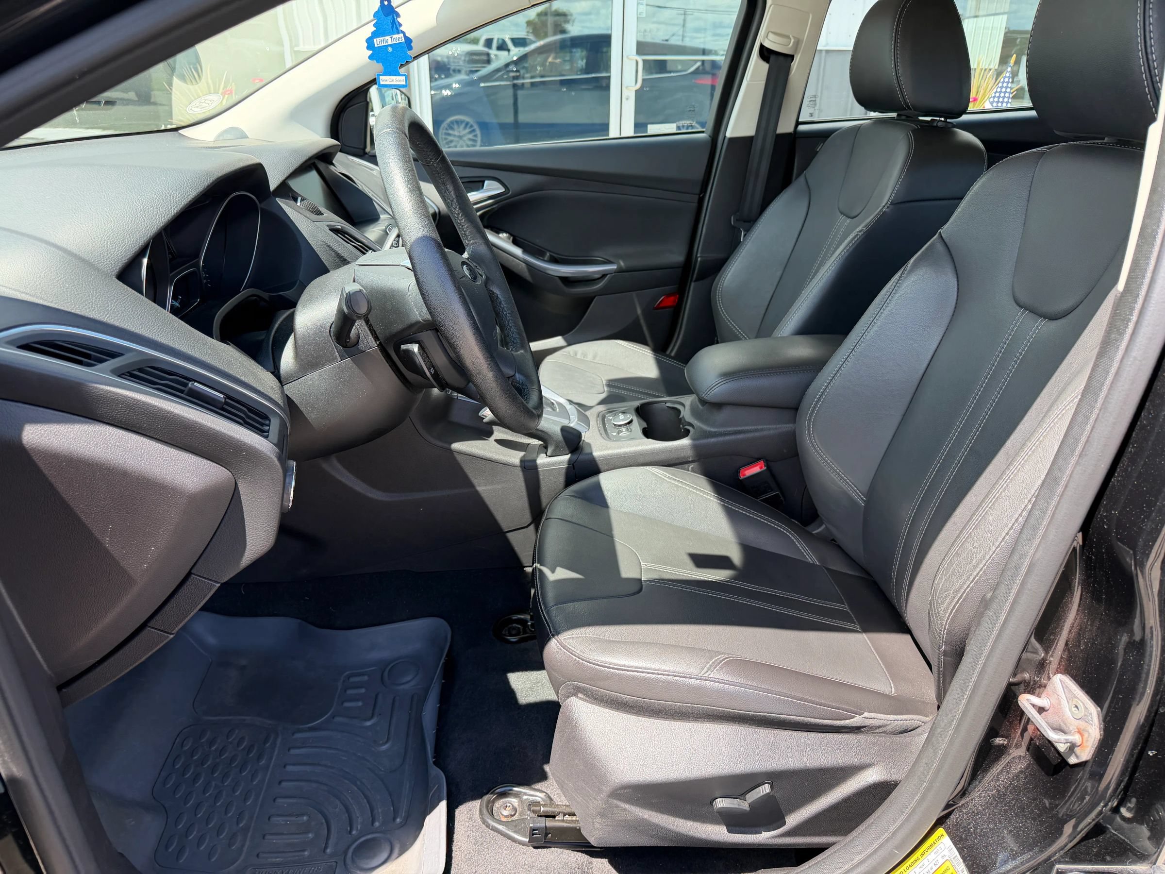 Used 2014 Ford Focus Titanium FWD image 8