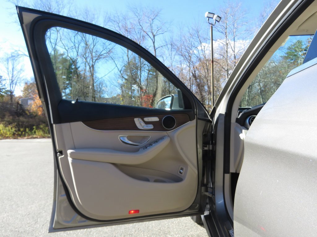 Used 2021 Mercedes-Benz GLC 300 GLC 300 image 10