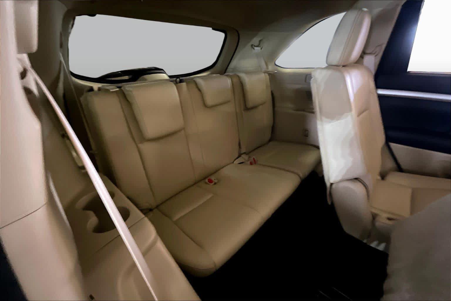 Used 2019 Toyota Highlander XLE FWD image 18