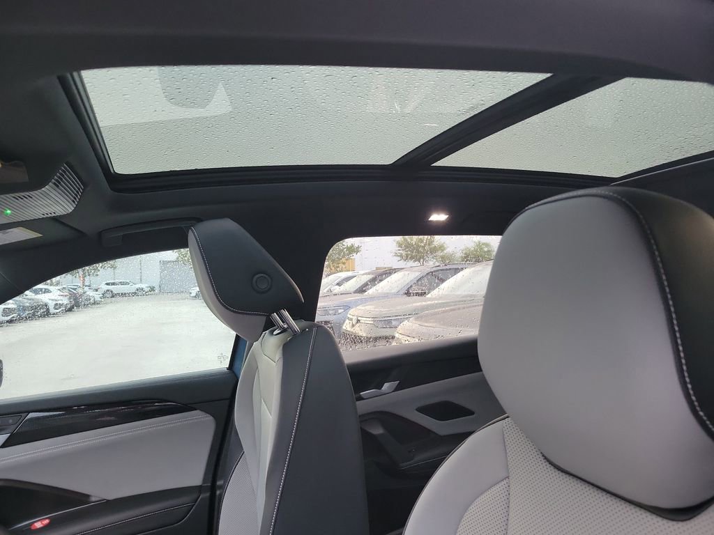 New 2026 Volkswagen Tiguan SE R-Line image 8