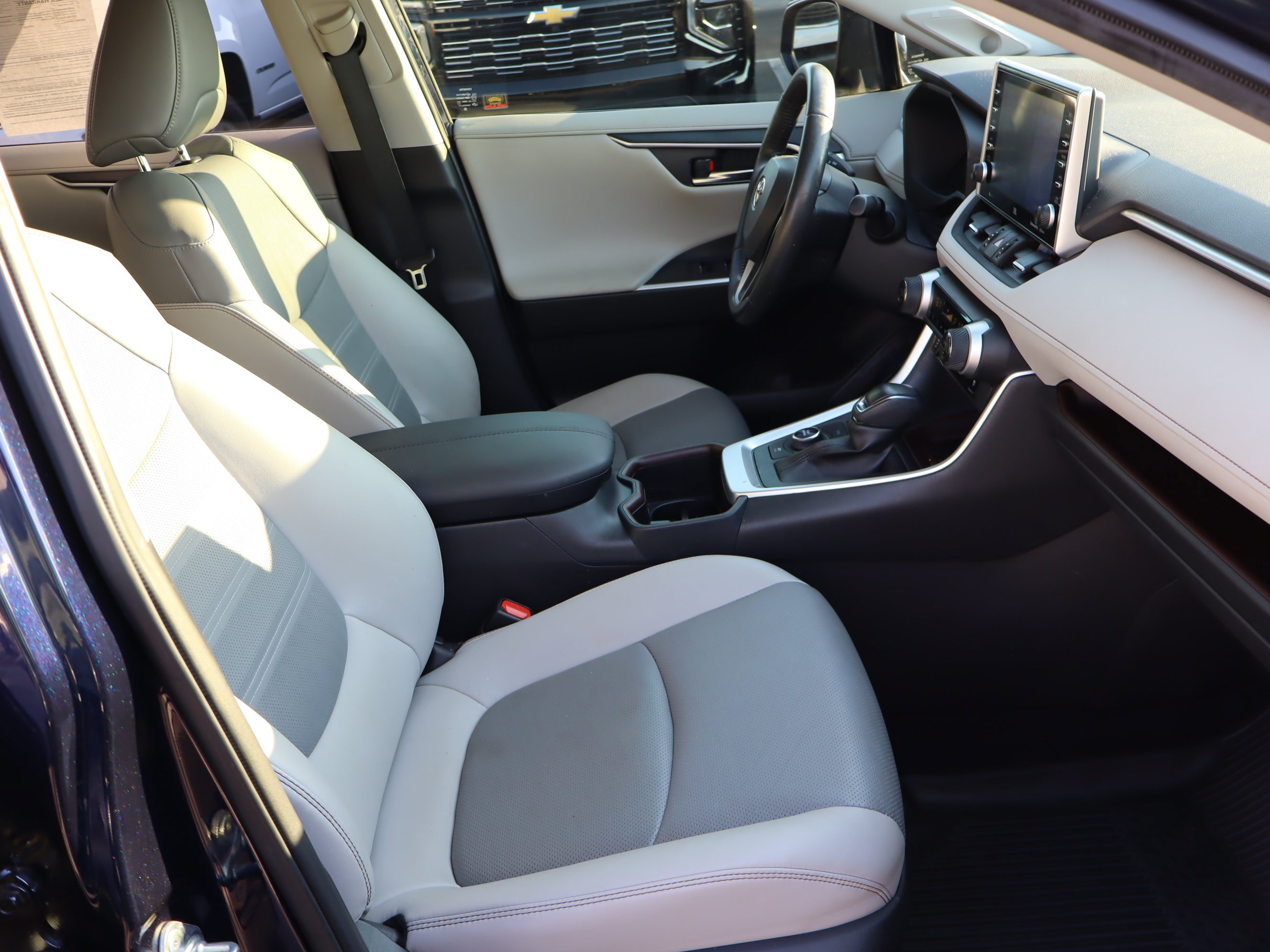 Used 2022 Toyota RAV4 Limited AWD/4WD image 37
