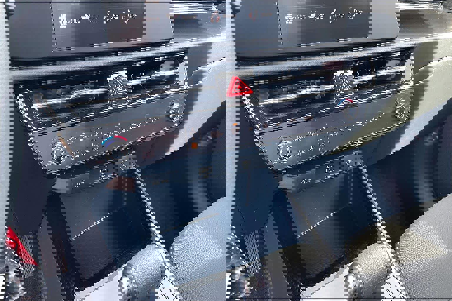 Used 2024 Kia Niro LX image 33