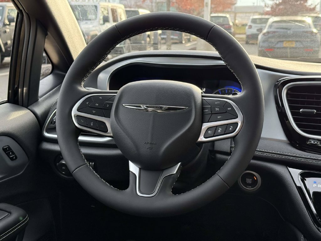 New 2026 Chrysler Pacifica Limited w/ Uconnect Theater Family Group AWD/4WD image 21