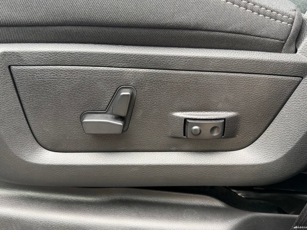 New 2026 RAM 3500 Big Horn AWD/4WD image 16