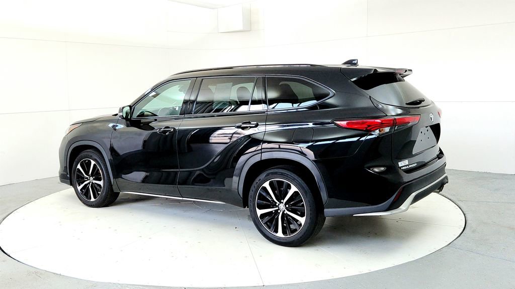 Used 2021 Toyota Highlander XSE AWD/4WD image 4