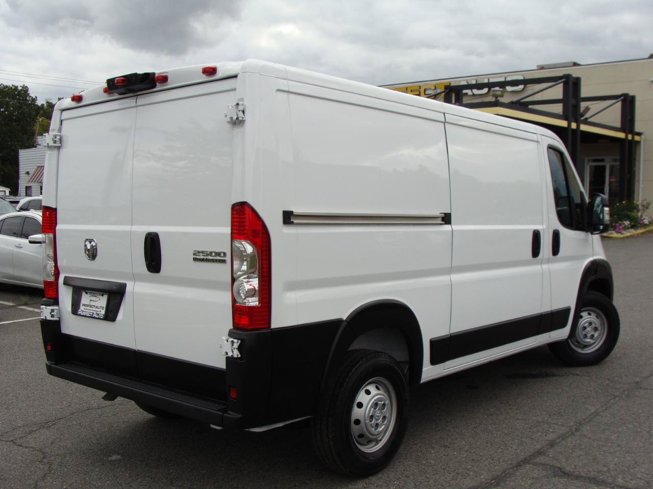 Used 2023 RAM ProMaster 2500 FWD image 6
